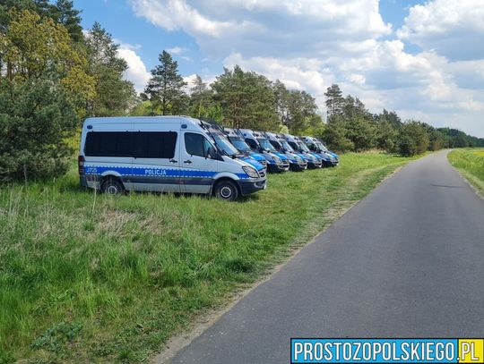 Policjanci podczas działań w związku z poważnymi zdarzeniami w regionie