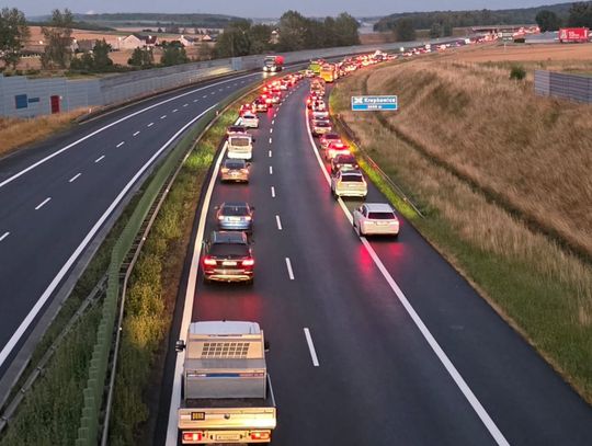 Dwa zdarzenia na A4 pod Krapkowicami. Ranni, rozbite auta i duże utrudnienia dla kierowców
