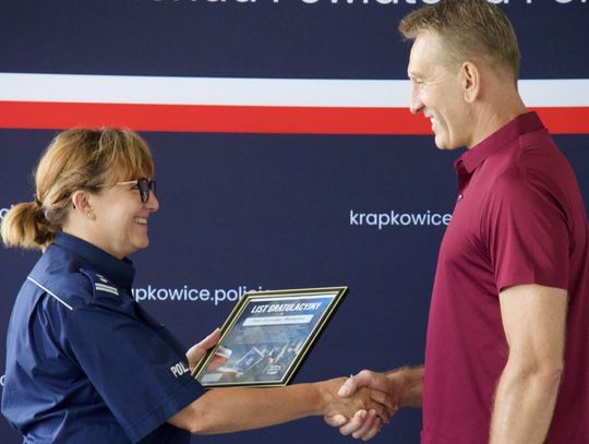 Emerytowany policjant Jarosław Waligóra otrzymał list gratulacyjny za zatrzymanie nietrzeźwego kierowcy