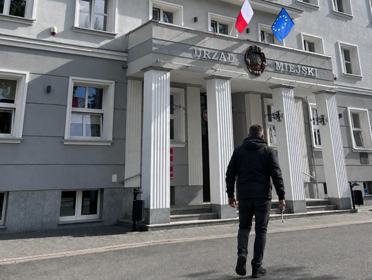 Budynek Urzędu Miejskiego w Gogolinie, gdzie doszło do incydentu z udziałem 41-letniego mężczyzny i interwencji policji.