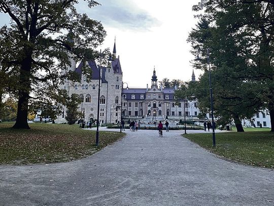 Jak w XIX wieku stworzono park w Mosznej?