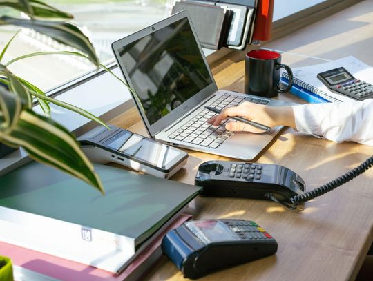 Jak wybrać system ERP dla dużej firmy? Najważniejsze funkcje i kryteria wdrożenia