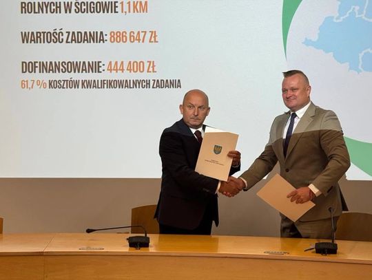 Podpisanie umowy na dofinansowanie przebudowy ulicy Leśnej w Ścigowie w gminie Strzeleczki.