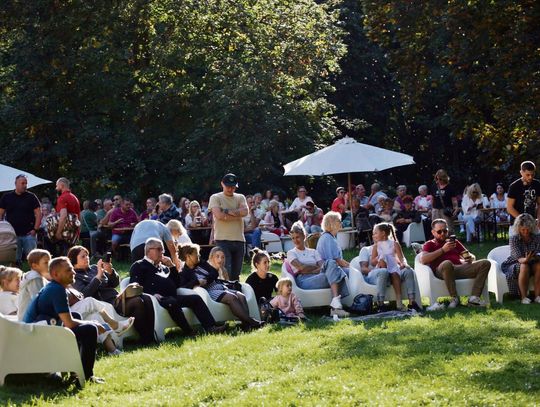 Kartoffelfest w Pałacu Rozkochów – uczestnicy festynu, domowe jedzenie i atrakcje w pałacowym ogrodzie