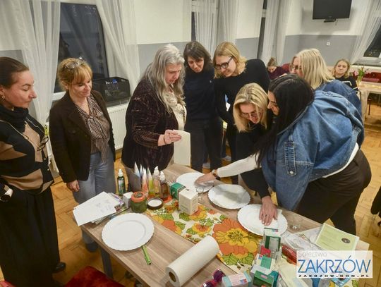 Uczestniczki warsztatów „Kobiece piękno buduje się od środka” podczas spotkania w Zakrzowie