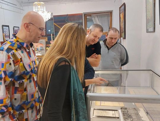 Kolorowe wspomnienie sprzed lat. Finisaż wystawy prezentującej niezwykłe wydarzenie w dziejach Krapkowic