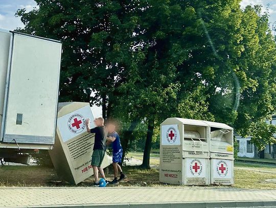 Koniec zbiórek odzieży do kontenerów PCK