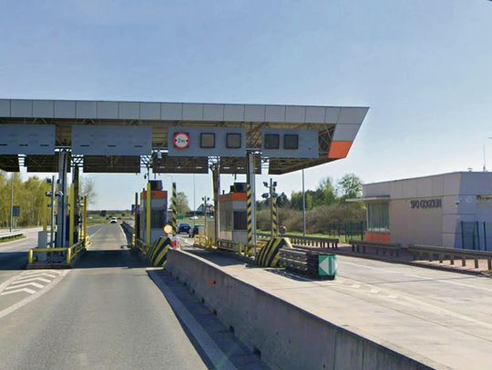 Nieczynne bramki na autostradzie A4 w rejonie Krapkowic, przeznaczone do rozbiórki przez GDDKiA.