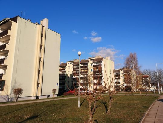 Osiedle Sady w Krapkowicach – tereny sprzedane deweloperowi, na których mieszkańcy parkowali samochody