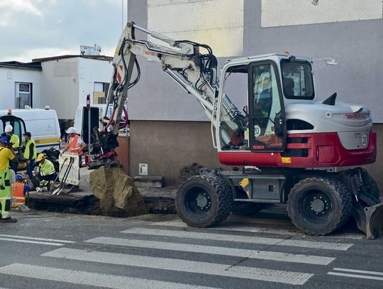 Prace Wodociągów i Kanalizacji w Krapkowicach przy rozbudowie sieci wodociągowej i kanalizacyjnej