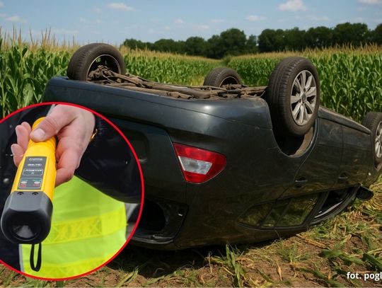 Rozbity opel corsa po dachowaniu w polu kukurydzy na trasie Krępna–Rozwadza, akcja służb ratunkowych na miejscu zdarzenia
