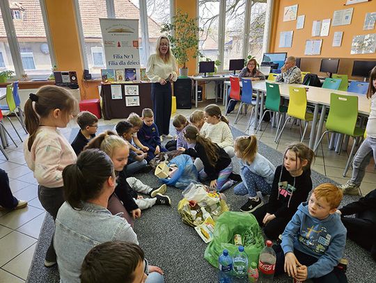 Małe kroki, wielkie zmiany: Lekcja ekologii w krapkowickiej bibliotece Małe kroki, wielkie zmiany: Lekcja ekologii w krapkowickiej bibliotece