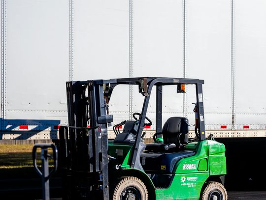 Na co zwrócić uwagę przy leasingu wózka widłowego dla firmy B2B?