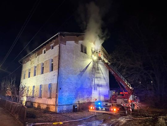Nocny alarm w Gogolinie. Kłęby dymu pojawiły się w budynku wielorodzinnym