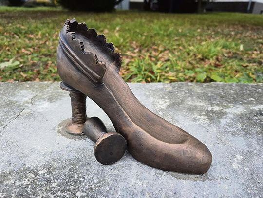 Nowe rzeźby na Krapkowickim Szlaku Obuwniczym