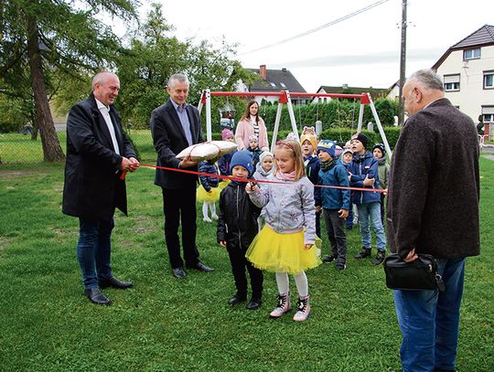 Nowy plac zabaw w Dąbrówce Górnej