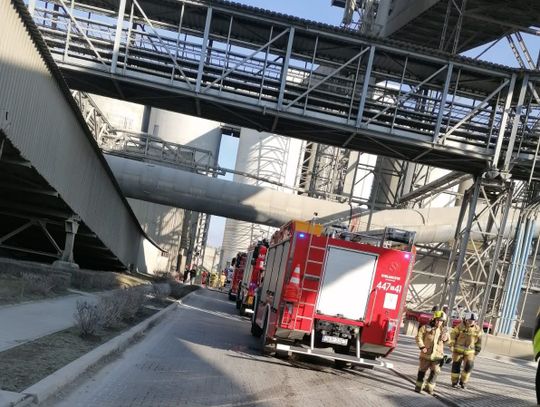 Palił się taśmociąg w zakładzie produkcyjnym