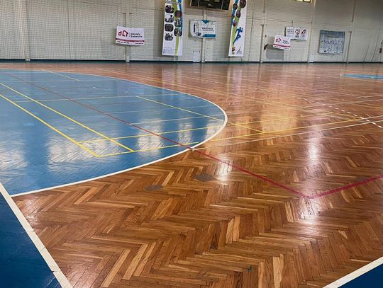Parkiet Hali Widowiskowo‑Sportowej im. W. Piechoty w Krapkowicach przeznaczony do renowacji w 2026 roku
