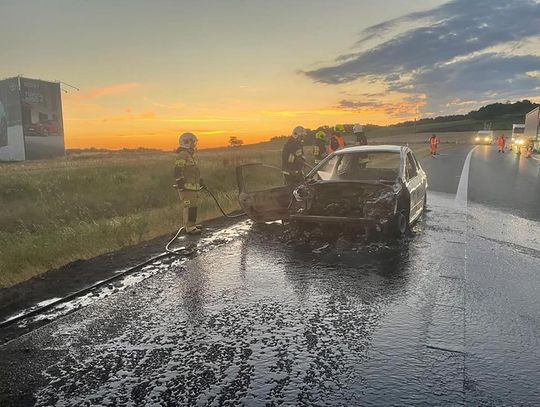 Peugeot spłonął doszczętnie na A4 – nie było kierowcy