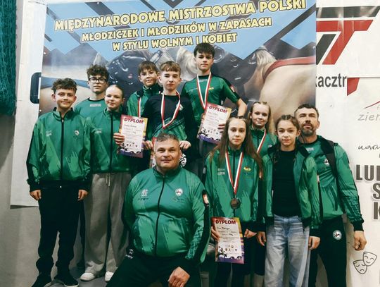 Zapaśnicy ZKS Gogolin podczas walk na Międzynarodowych Mistrzostwach Polski Młodzików w Bielawie