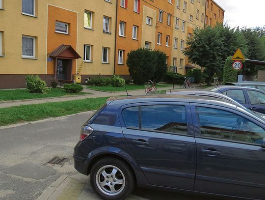 Pijacki rajd na parkingu pod blokiem