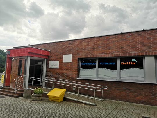 Pływanie coraz droższe. Podwyżka cen na krapkowickim „Delfinie”