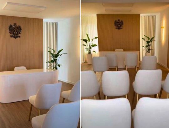 Odnowiona sala ślubów w Urzędzie Miejskim w Zdzieszowicach po kompleksowym remoncie i modernizacji wnętrza.