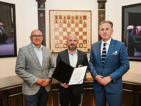 Zakład POM w Krapkowicach, który zostanie rozbudowany o nową halę i nowoczesne technologie produkcyjne