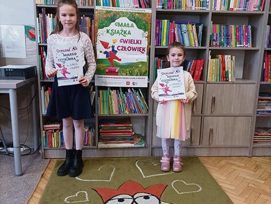 Ponad 100 dzieci czyta  z biblioteką