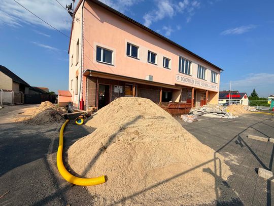 Modernizowany budynek OSP w Straduni w gminie Walce w ramach inwestycji za ponad 7 mln zł.