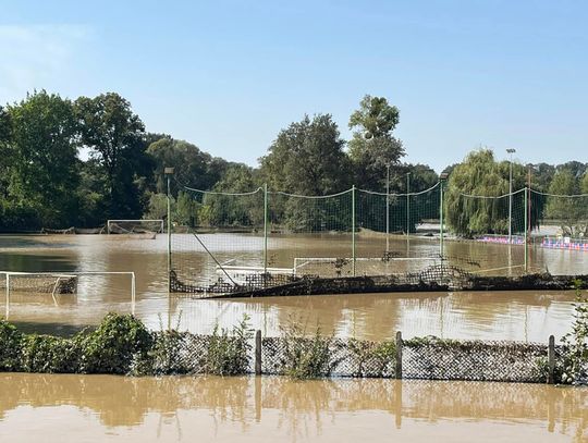 Ponad pół miliona złotych na boisko