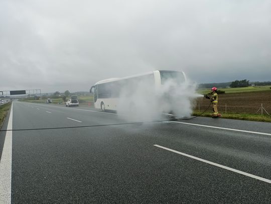 Pożar autokaru na A4. 41 osób ewakuowanych