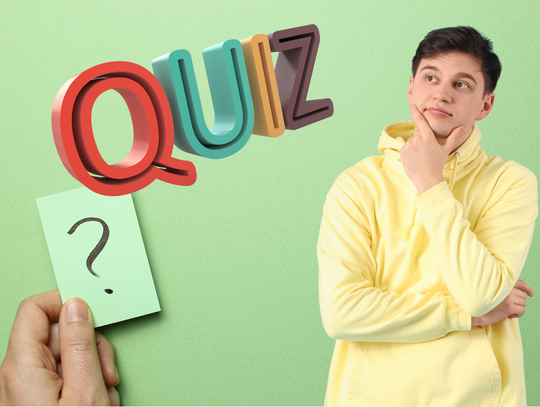 Uczniowie szkół podstawowych podczas quizu wiedzy o samorządzie w Centrum Kultury i Czytelnictwa w Walcach.