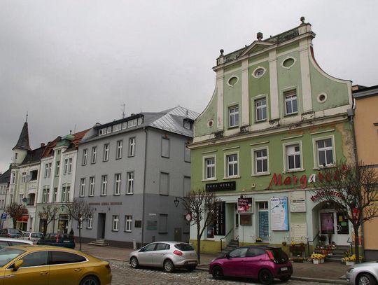 Rynek w Krapkowicach wieczorem, miejsce zgłaszanych zakłóceń spokoju