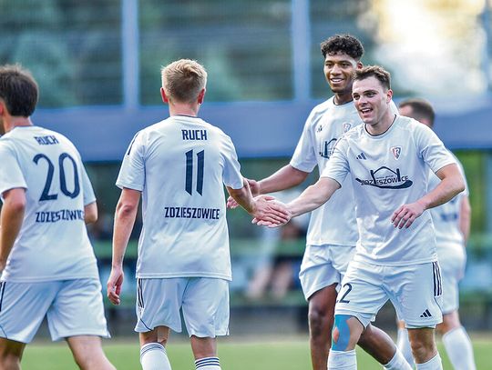 Ruch Zdzieszowice znów wygrywa! 4–2 ze Startem Namysłów i utrzymana przewaga nad Ozimkiem Piłkarze Ruchu Zdzieszowice podczas meczu ligowego na wyjeździe