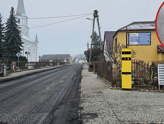 Prace drogowe na DW 423 w Obrowcu – nowa nakładka asfaltowa na odcinku 1,3 km