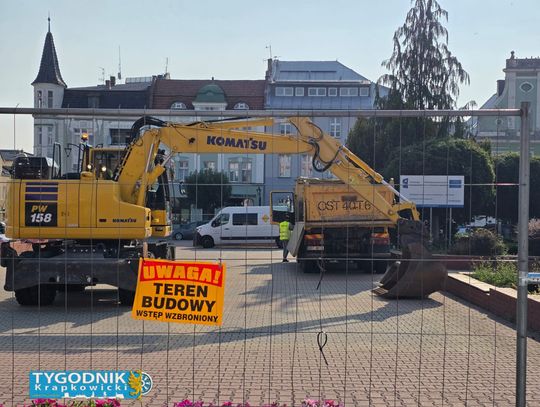 Ruszyła przebudowa krapkowickiego Rynku. Plac budowy został już ogrodzony