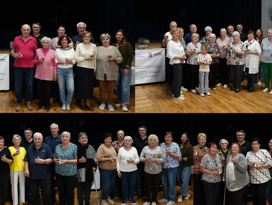 Seniorzy z gminy Walce i czeskiej Českiej Ves podczas wydarzeń zorganizowanych w ramach Tygodnia Seniora, obejmujących integrację, aktywność i wspólne spotkania.