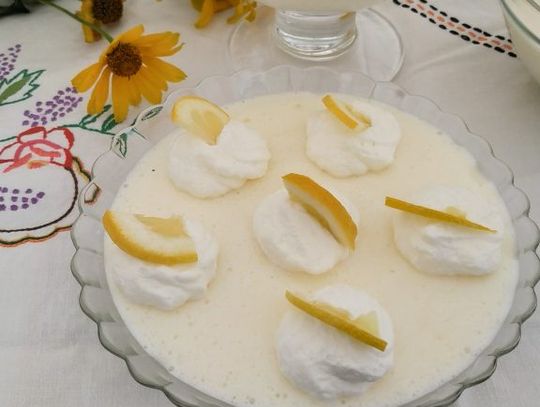 Tradycyjne wielkanocne wypieki: babka, mazurek, szpajza i śląskie kołocze przygotowane w regionalnym stylu