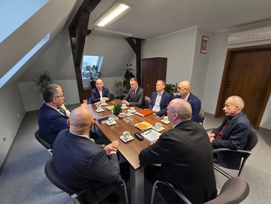 Spotkanie "na szczycie" w Krapkowicach: samorządowcy szukają wyjścia z transportowego impasu