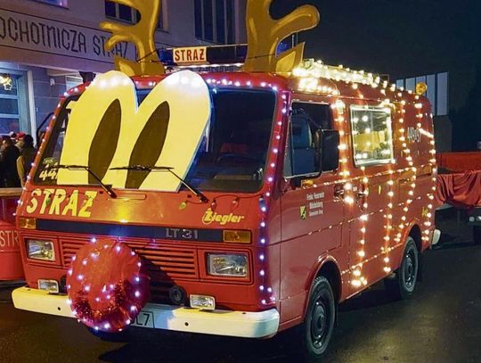 Strażacki renifer  i Grinch w defensywie