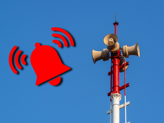 na zdjęciu Syrena alarmowa na dachu budynku w gminie Walce – test systemu ostrzegania 25 września.png