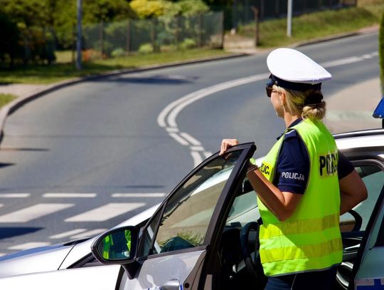 Policjanci z Krapkowic podczas kontroli drogowej
