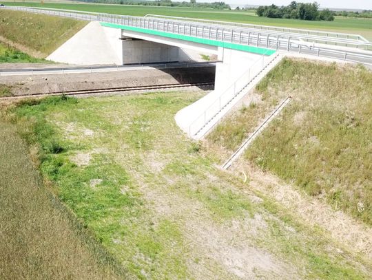 Rowerzysta na drodze krajowej DK45 pod Krapkowicami – miejsce groźnego zdarzenia z udziałem ciężarówki