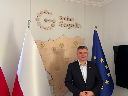 Burmistrz Gogolina Krzysztof Reinert podczas rozmowy o inwestycjach i planach rozwoju gminy