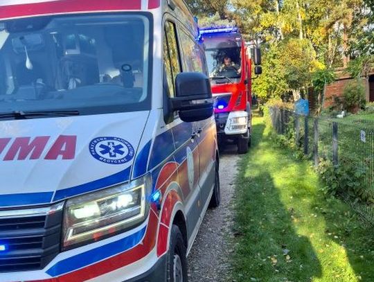 Na zdjęciu Policja i służby ratunkowe na terenie ogródków działkowych „Kaczorownia” w Zdzieszowicach po zgłoszeniu śmierci 47-latka