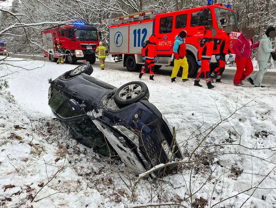 Trudne warunki na drogach w naszym powiecie