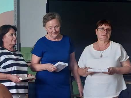 Trzy nauczycielki odchodzą na emeryturę - przez lata uczyły i wychowywały kolejne pokolenia Krapkowiczan