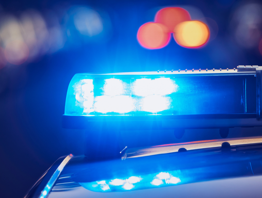 Straż pożarna i policja podczas interwencji w mieszkaniu w powiecie krapkowickim