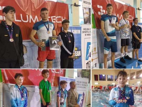 Zawodnicy UKS Delfin Krapkowice na podium podczas pływackich zawodów Aqua Team Swim Cup V w Mikołowie, zdobywający złote i srebrne medale.